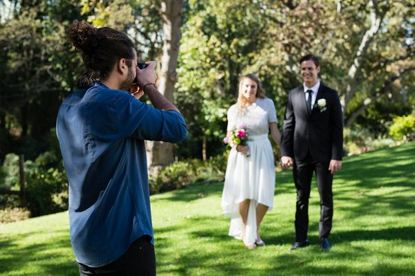 Dénichez le photographe mariage qui fera briller votre jour